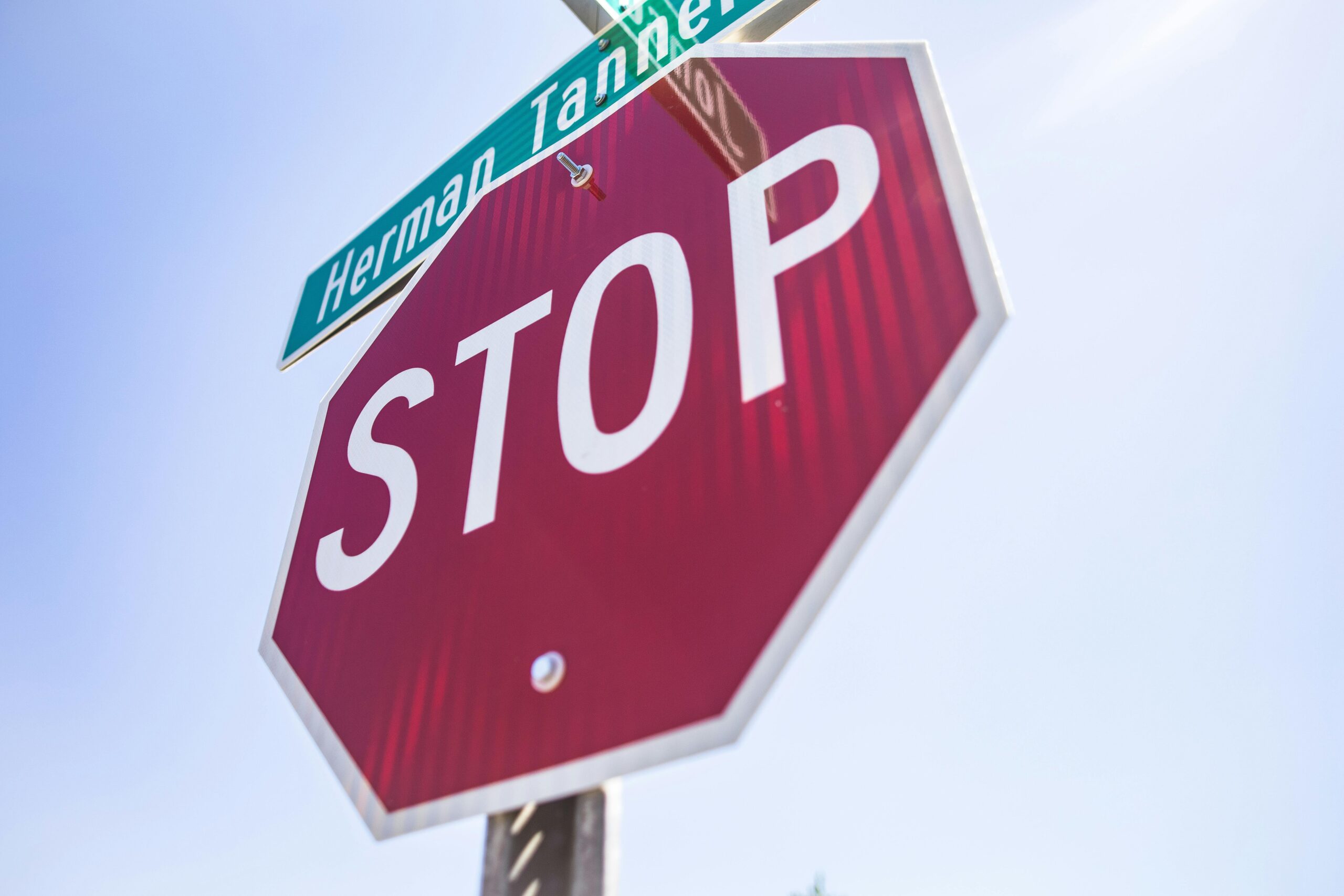 Nein sagen zum Chef auf dem Bild ist ein Stopschild zu sehen