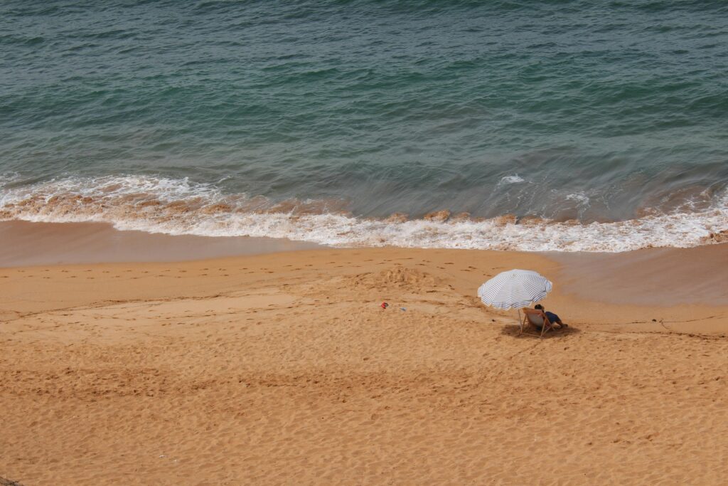 bild von strand zum thema  mental health im büro