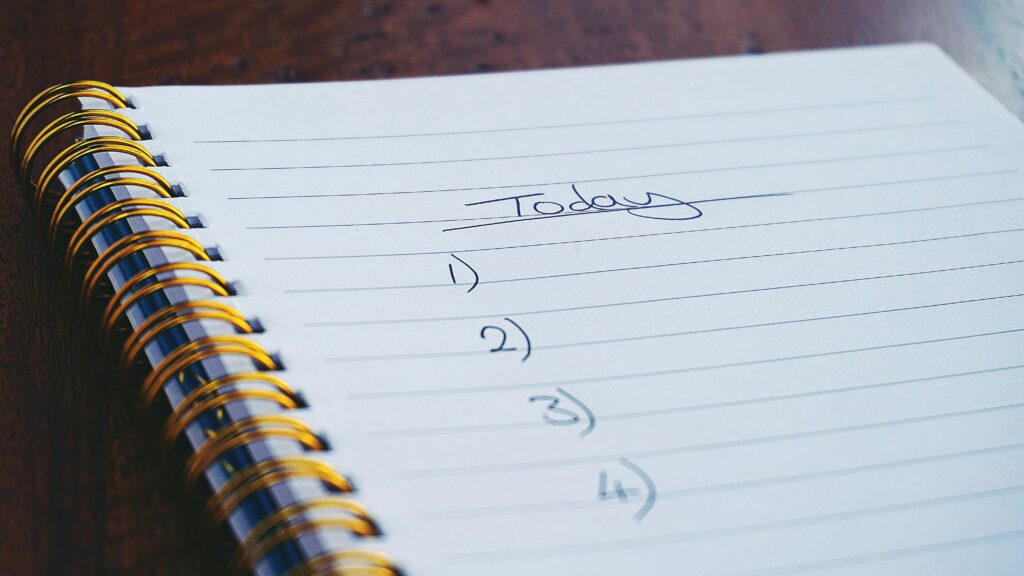 Meeting-Overload stoppen, auf dem Bild sieht man ein handschriftliche Agenda