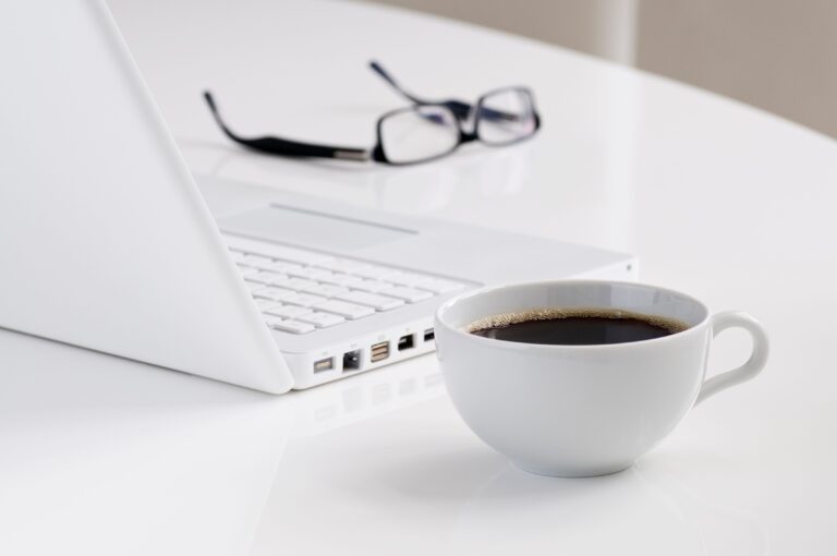 Zwischen Urinstinkt und Kaffeetasse: 5 überraschende Fakten über Vorstellungsgespräche